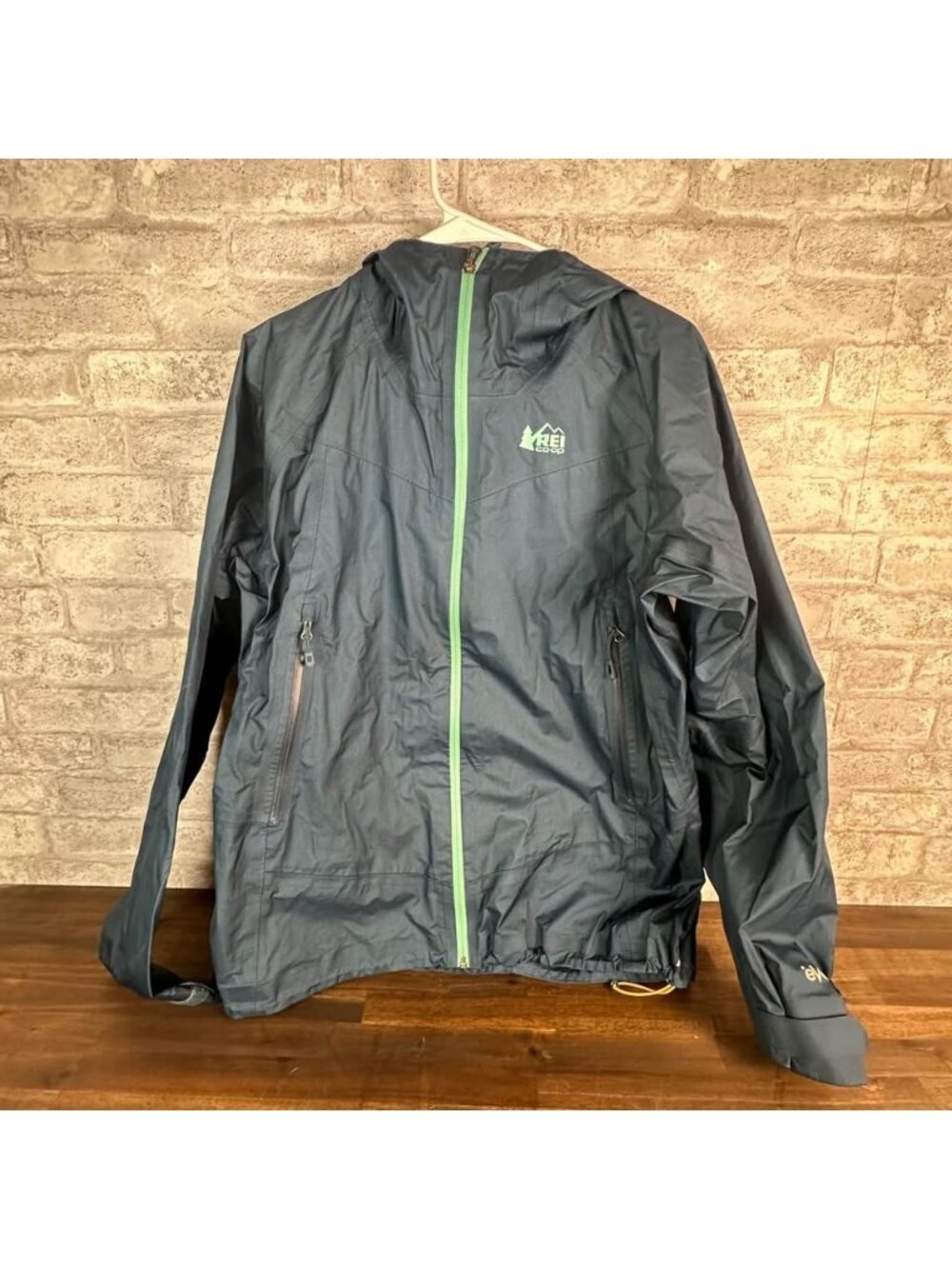 REI CO OP e Vent women’s rain jacket large 4797
